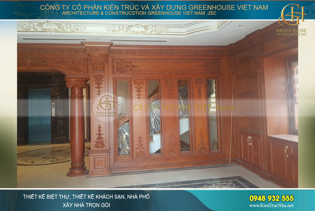 Nội thất đồ gỗ được phủ khắp căn biệt thự tân cổ điển.