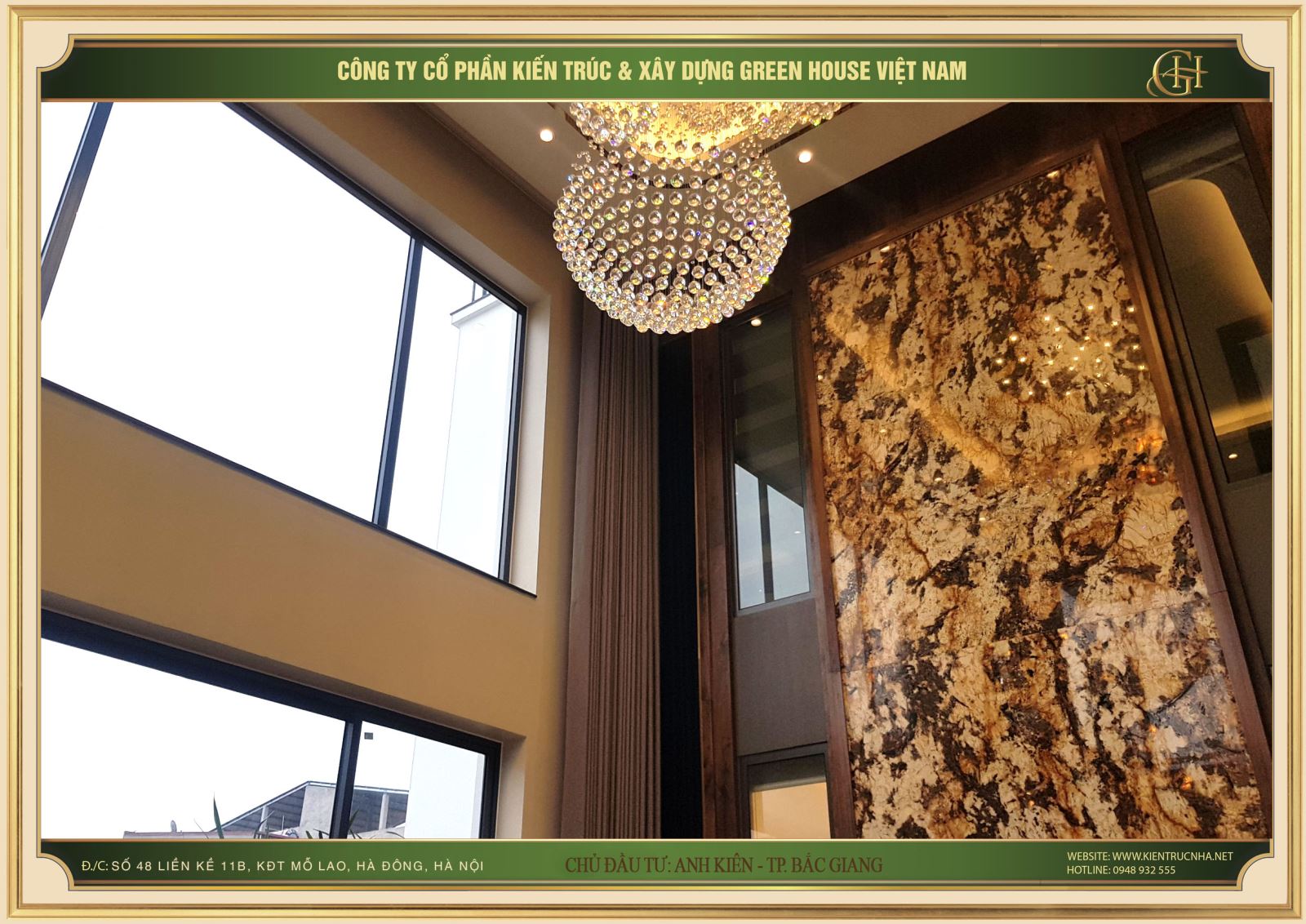 Phòng khách nổi bật với hệ đèn chùm lớn sang trọng, đẳng cấp