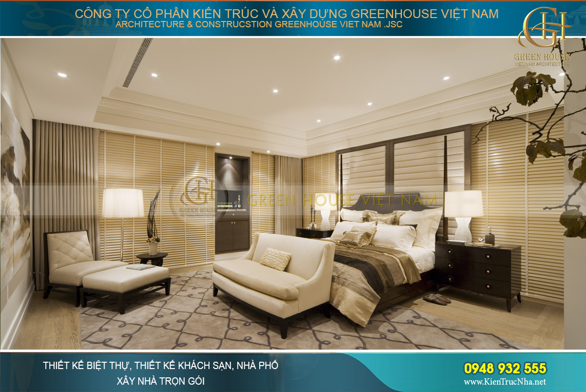 Phòng ngủ chính được lắp đặt hệ thống cửa kính lớn đem đến ánh sáng