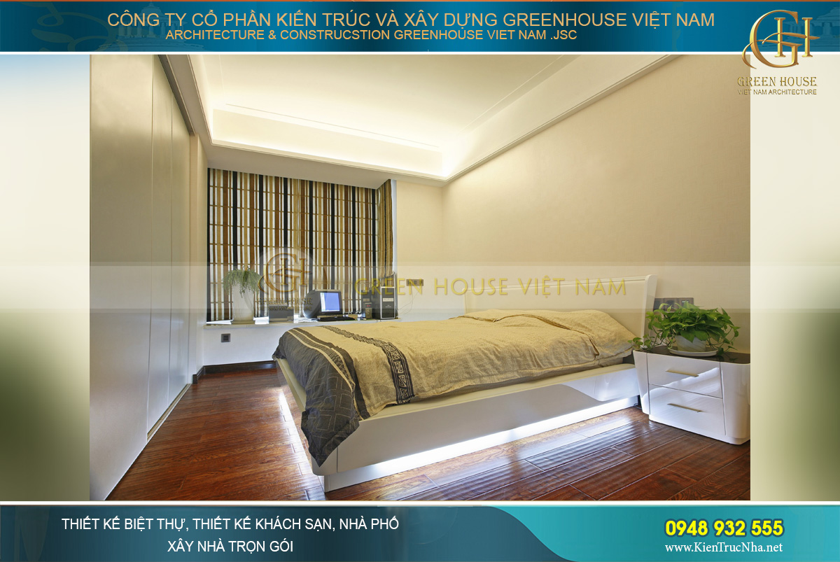 Không gian phòng ngủ khá rộng rãi với nội thất toen màu trắng làm chủ đạo