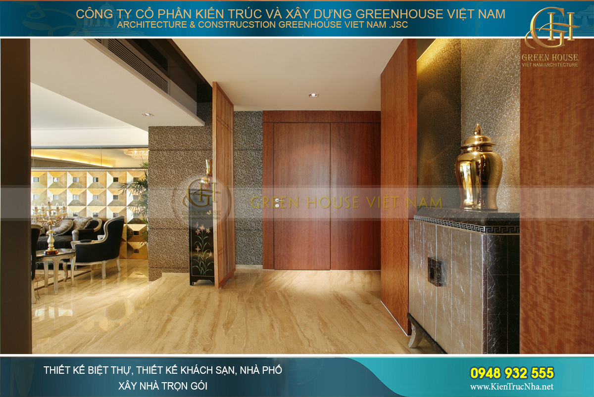 Ngăn cách cửa ra vào với phòng khách bằng tấm gỗ vô cùng hợp lý